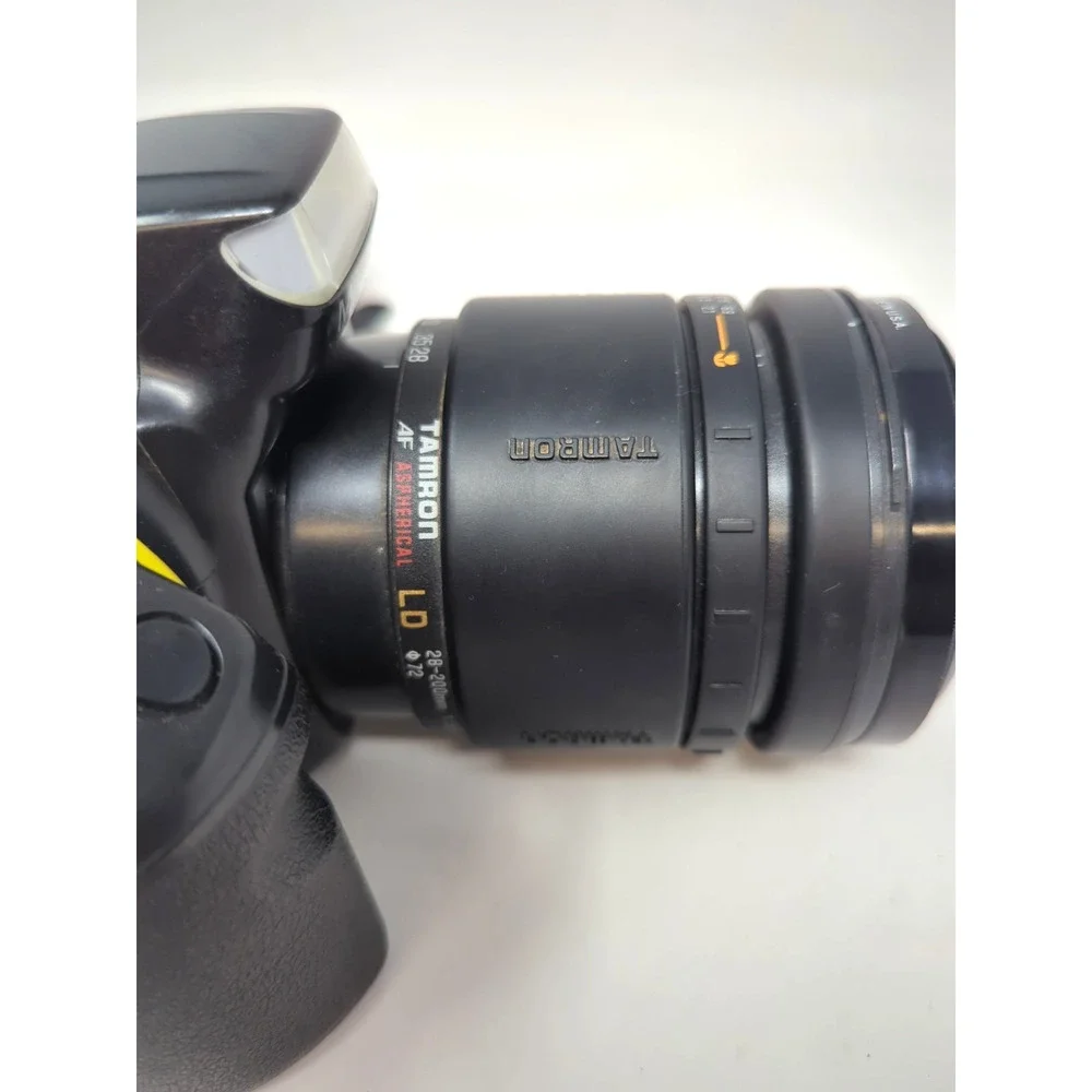 Minolta Maxxum 300si 35mm Film Camera with tamron aspherical LD 28-200mm lens
